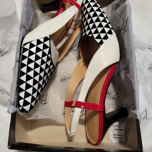 (NEW) Slang back 2 inch heels 👠 - Picture 2 of 5